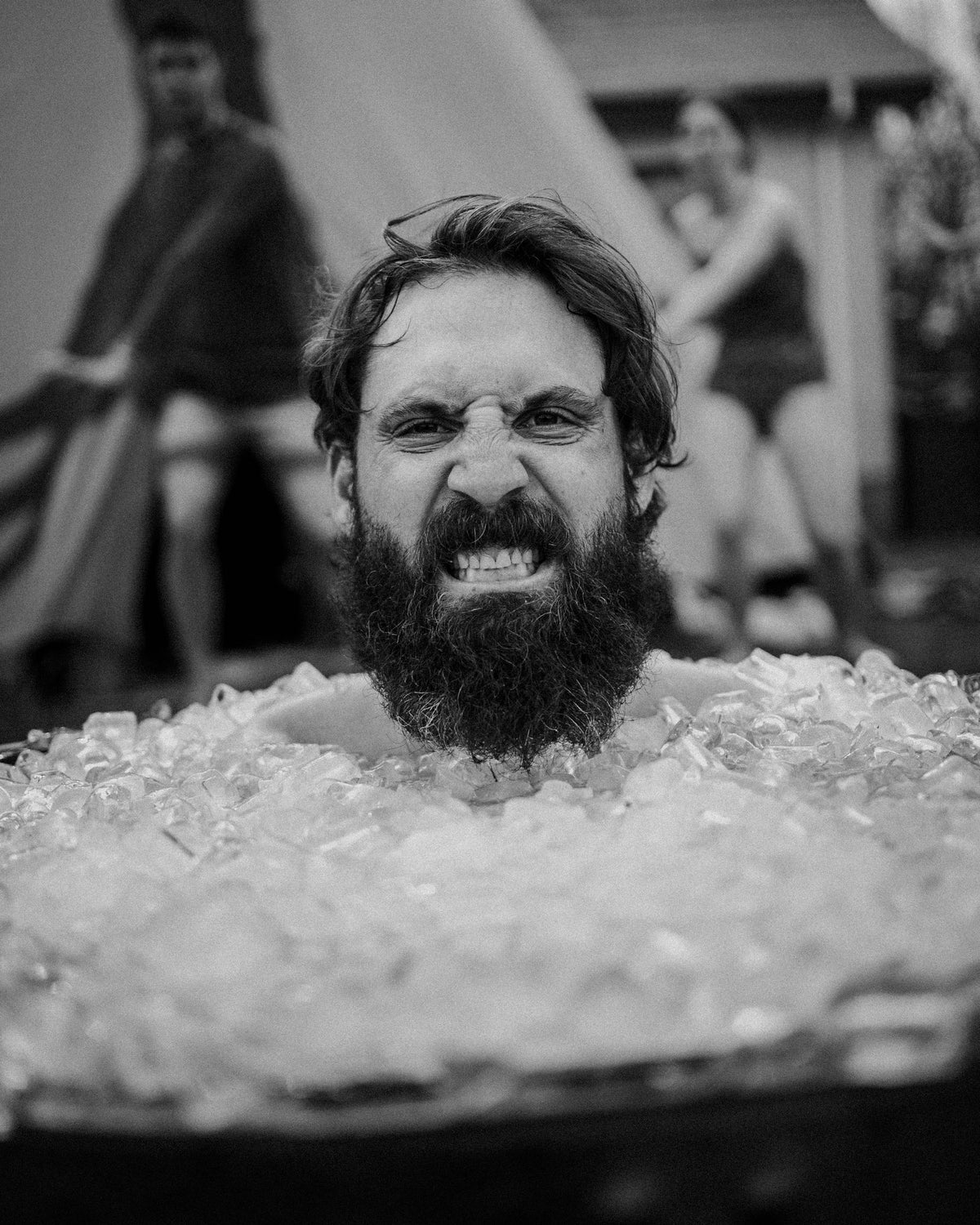 Cold plunge tub ice bath at home